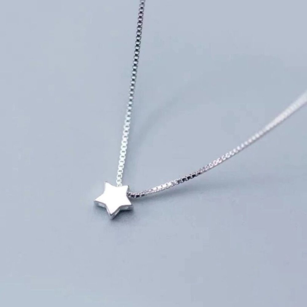 NEW 925 Sterling Silver Simple Star Necklace - Picture 3 of 7